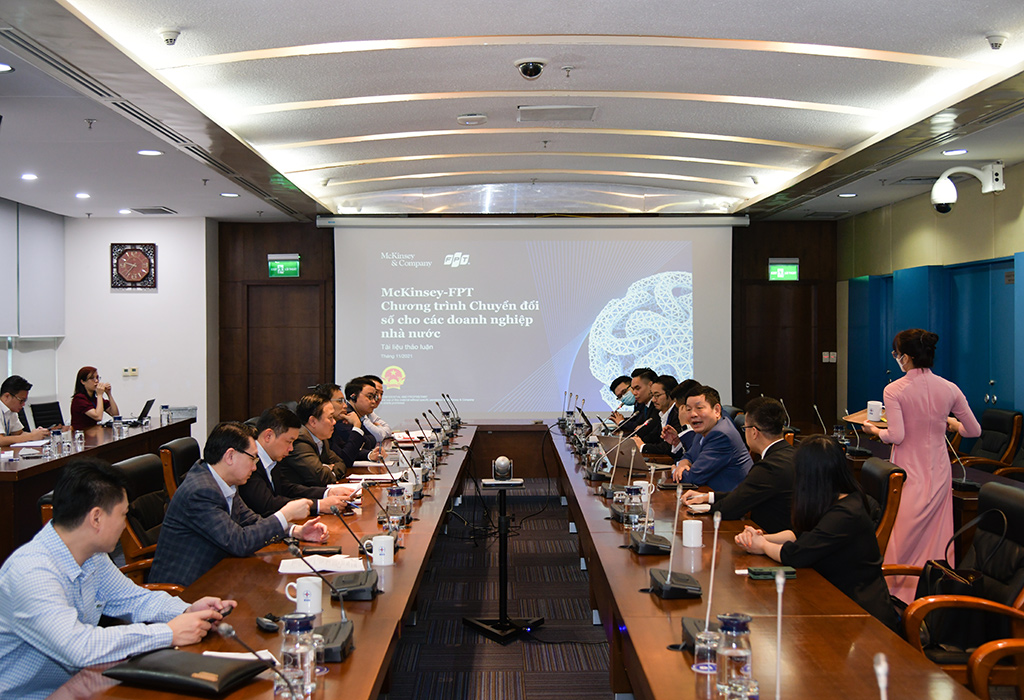 Chairman Nguyen Hoang Anh hosts FPT Group and McKinsey & Company representatives