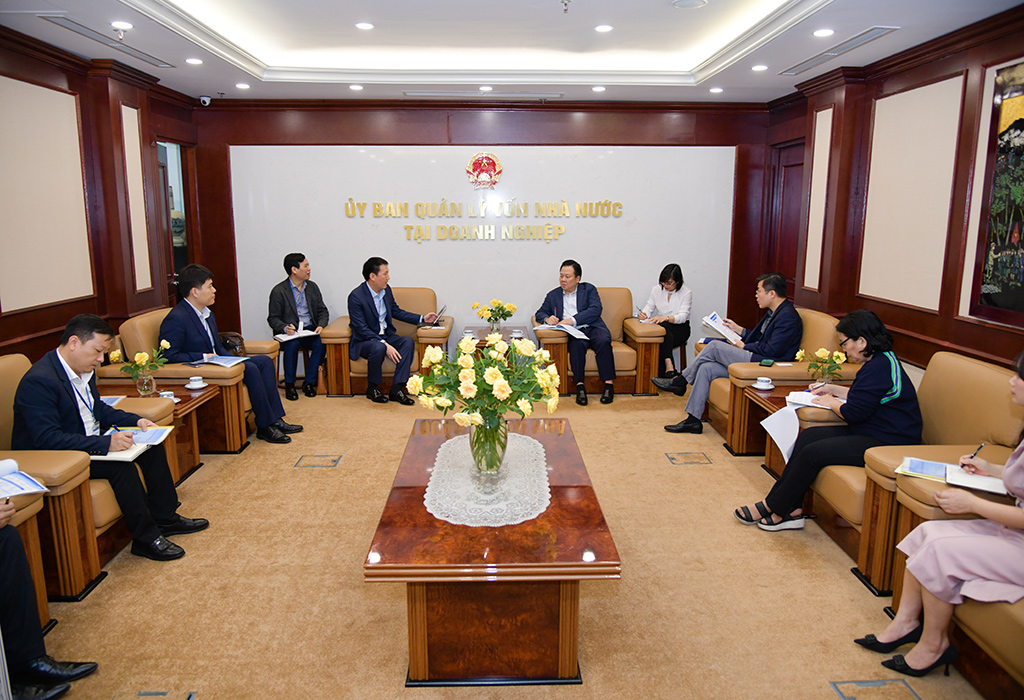 Chairman Nguyen Hoang Anh welcomes the delegation of ZTE Corporation