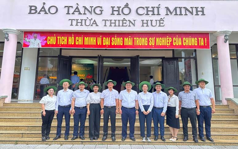 Chi bộ Vụ Công nghiệp sinh hoạt chuyên đề về nguồn tại Thừa Thiên Huế