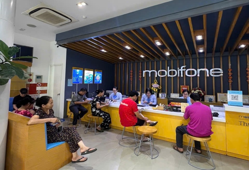 MobiFone hoàn thành hỗ trợ đợt 1 số tiền 50 tỷ đồng cho khách hàng chịu ảnh hưởng bởi bão, lũ